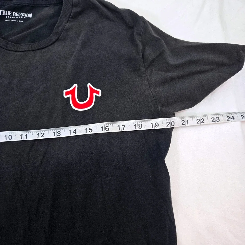 True Religion Mens L T-Shirt Black Red Horseshoe Logo Buddha Guitar Graphic Flaw